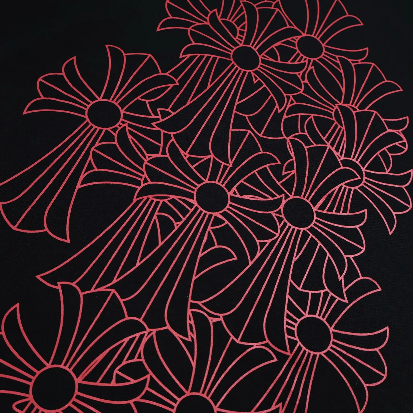 🅿️270 [Exclusive supply] CH Crow Heart Red Sword Printed Short Sleeves. The original item was purchased for 4,296. The fabric is made of custom-woven and dyed 230g pure cotton plain weave. The printing is made of imported ink and three-dimensional printing. The size and position are perfectly restored. Size:S.M.L